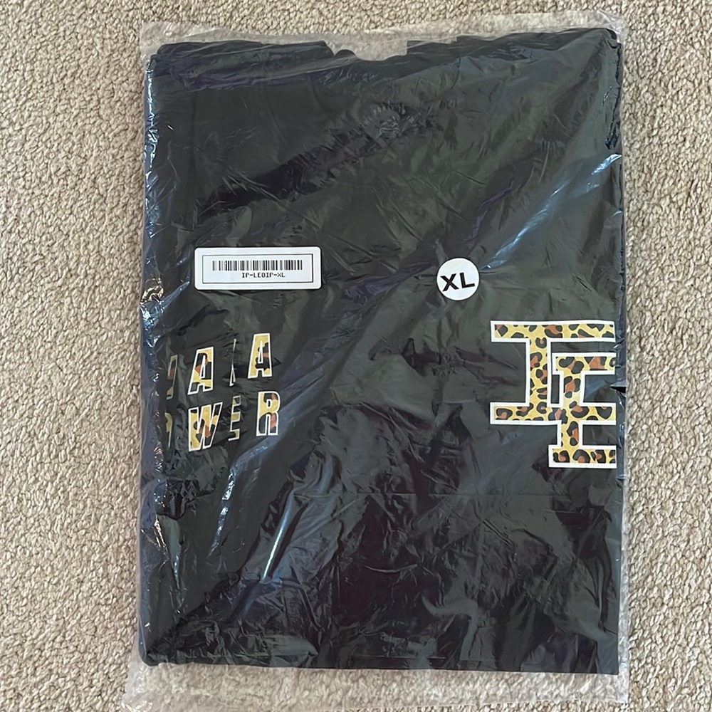 Inaka Power Size XL tee. New in original packaging. pics taken from website